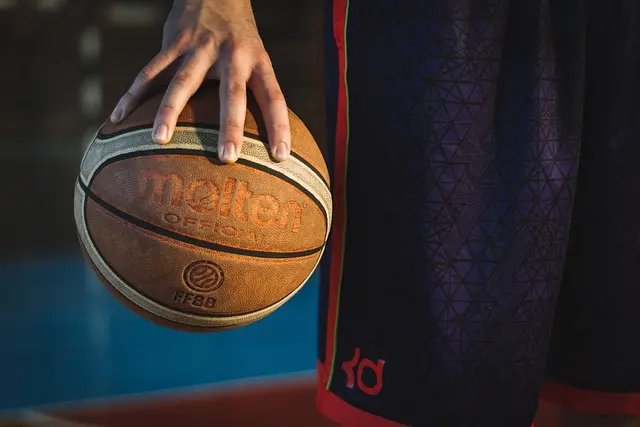 Comment choisir des baskets de basketball idéales pour votre style de jeu