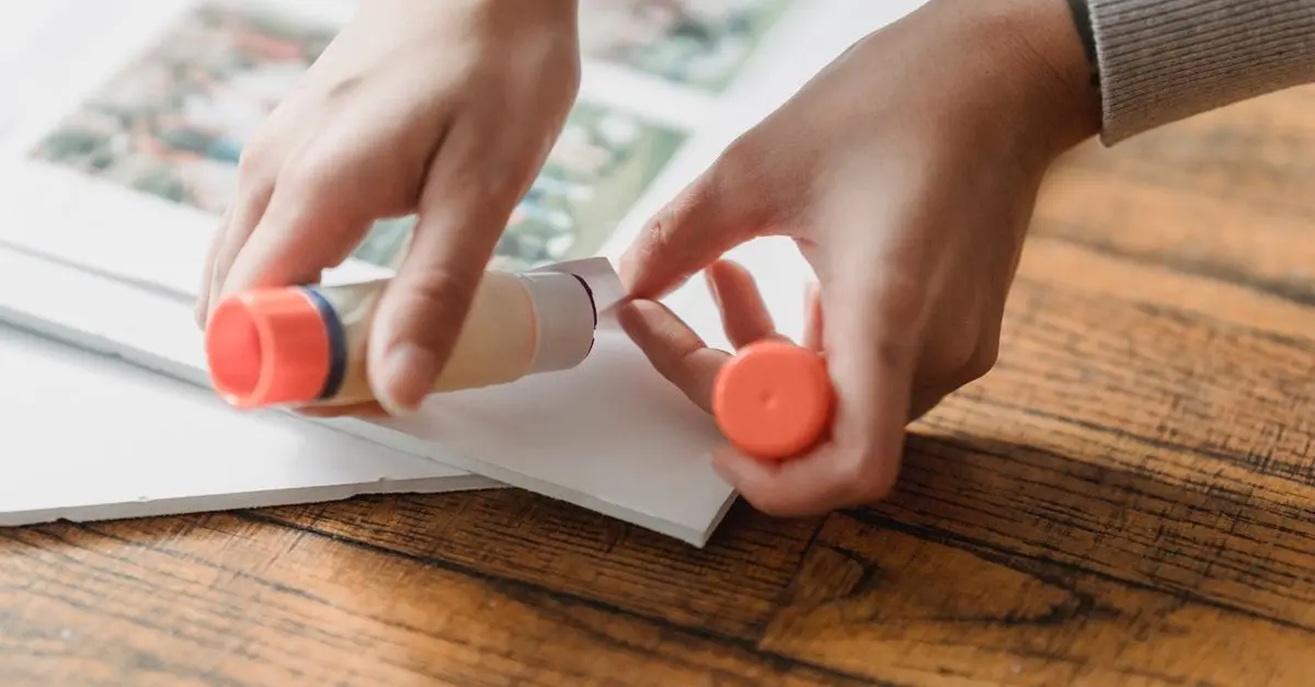 Comment réparer une basket déchirée : astuces simples