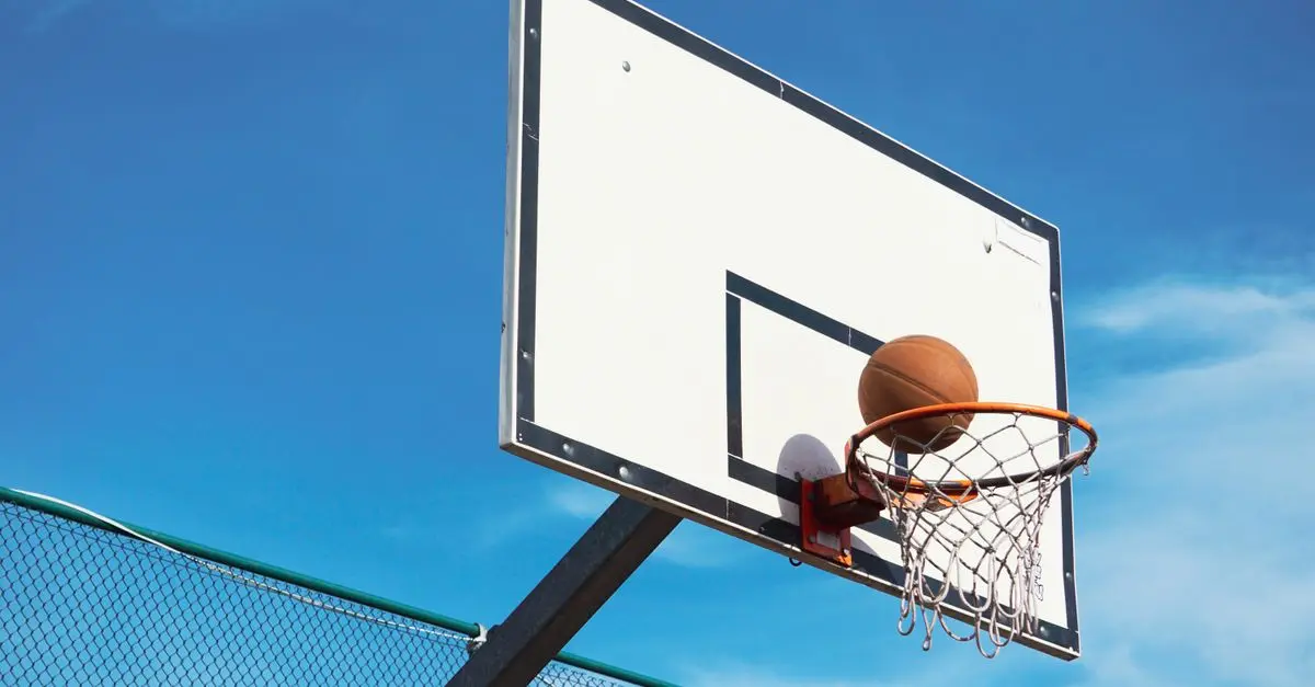 Comment améliorer votre tir au basketball : techniques essentielles