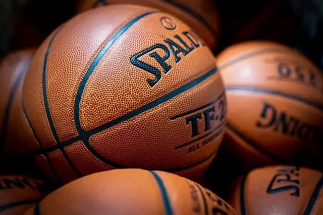 Comment choisir des baskets de basketball adaptées à votre style de jeu