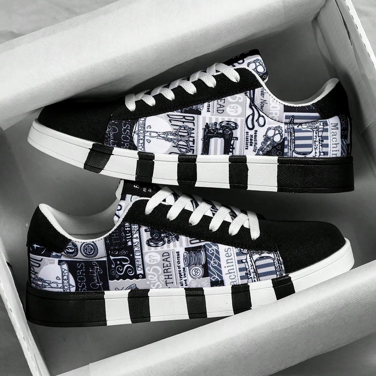 Baskets en canevas pour homme à blocs de couleurs et graffitis avec nœud à l'avant, à la mode